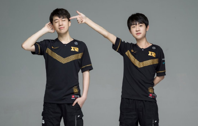 连胜背后的 连胜背后的